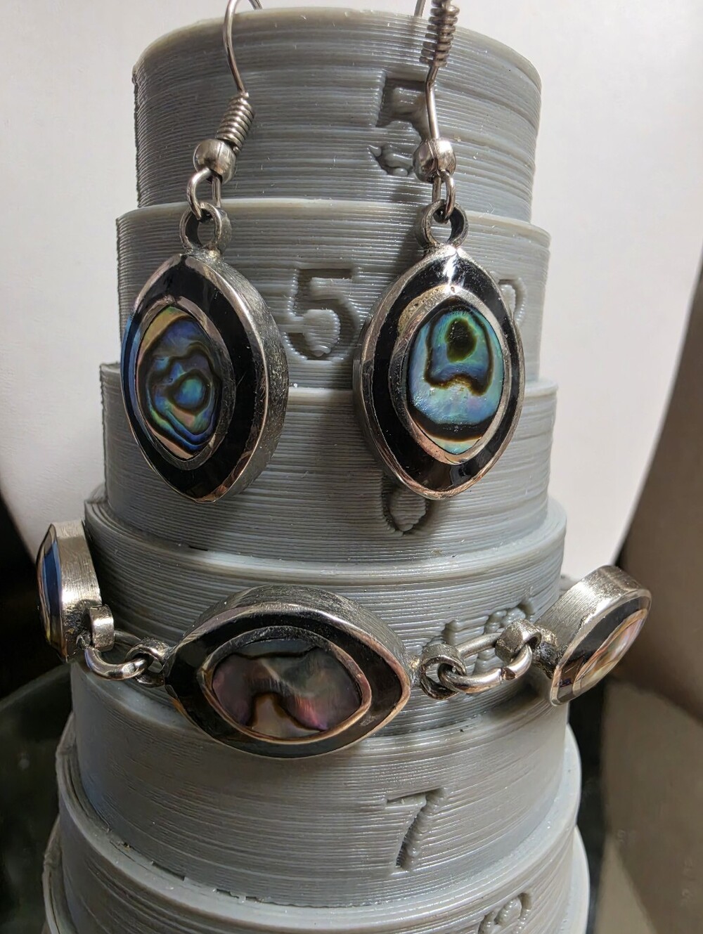 Vintage Mexican Abalone & Black Inlay Jewelry Set - Oval Link Bracelet & Dangle - Picture 5 of 9